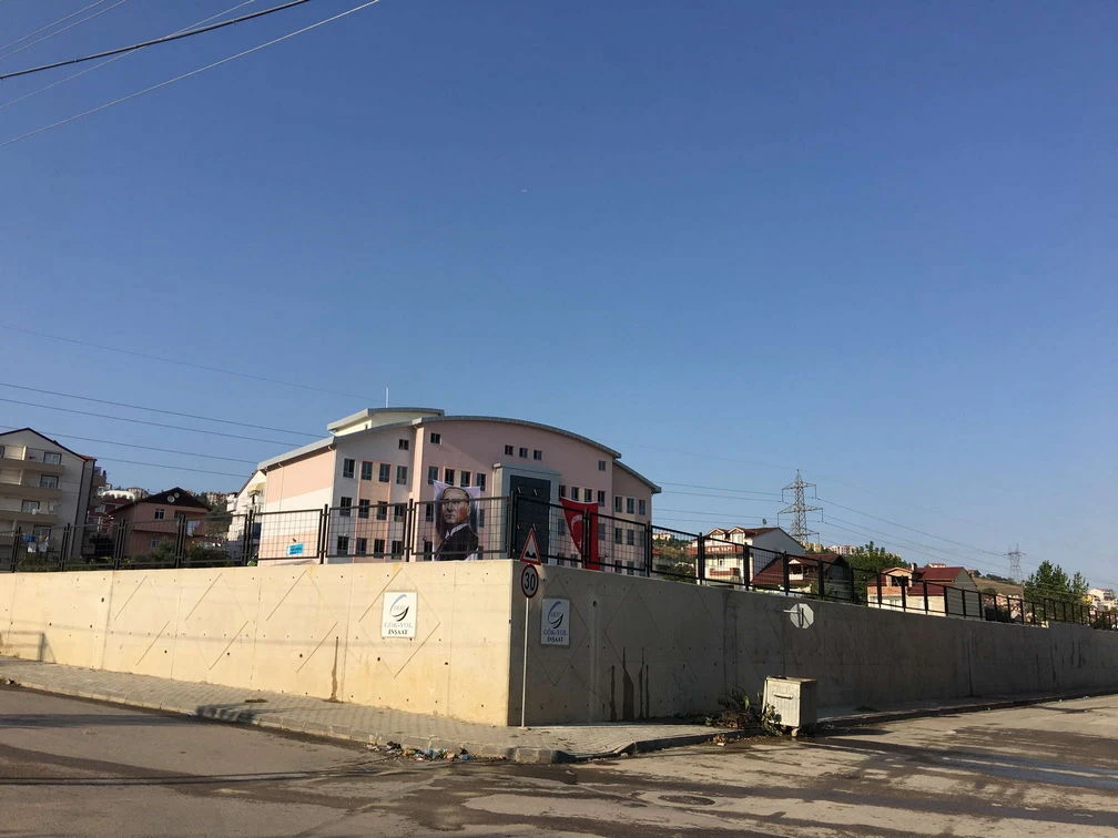 YEŞİLOVA ORTAOKUL BİNASI ve ÇEVRE TANZİMİ