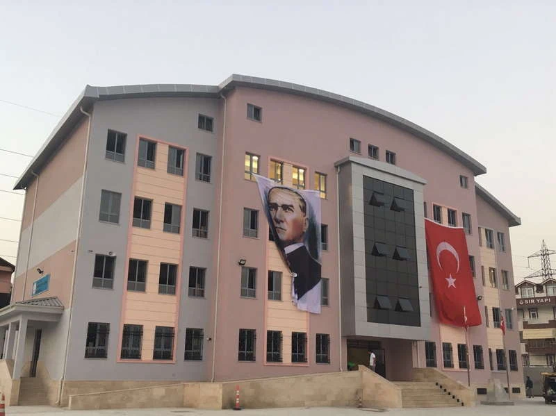 YEŞİLOVA ORTAOKUL BİNASI ve ÇEVRE TANZİMİ